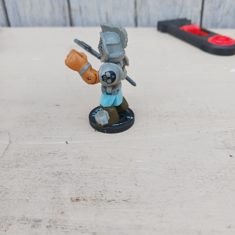 Akedo Ultimate Arcade Warriors Series 1 Aximus Classic Minifigure W/ Controller